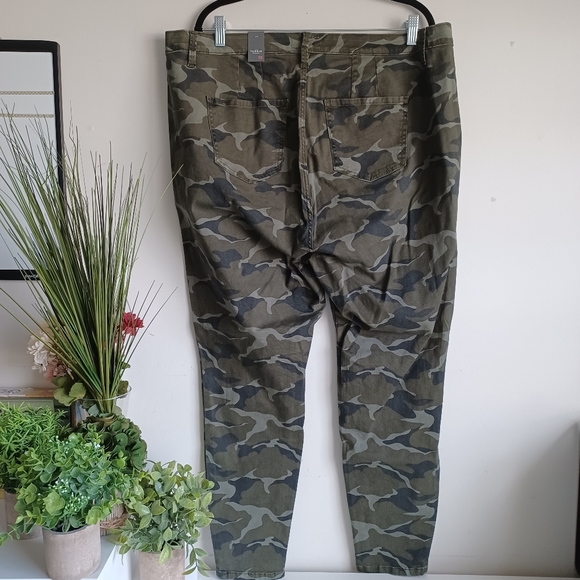 TORRID Camo Sky High Twill Skiinny Pant - Picture 5 of 8
